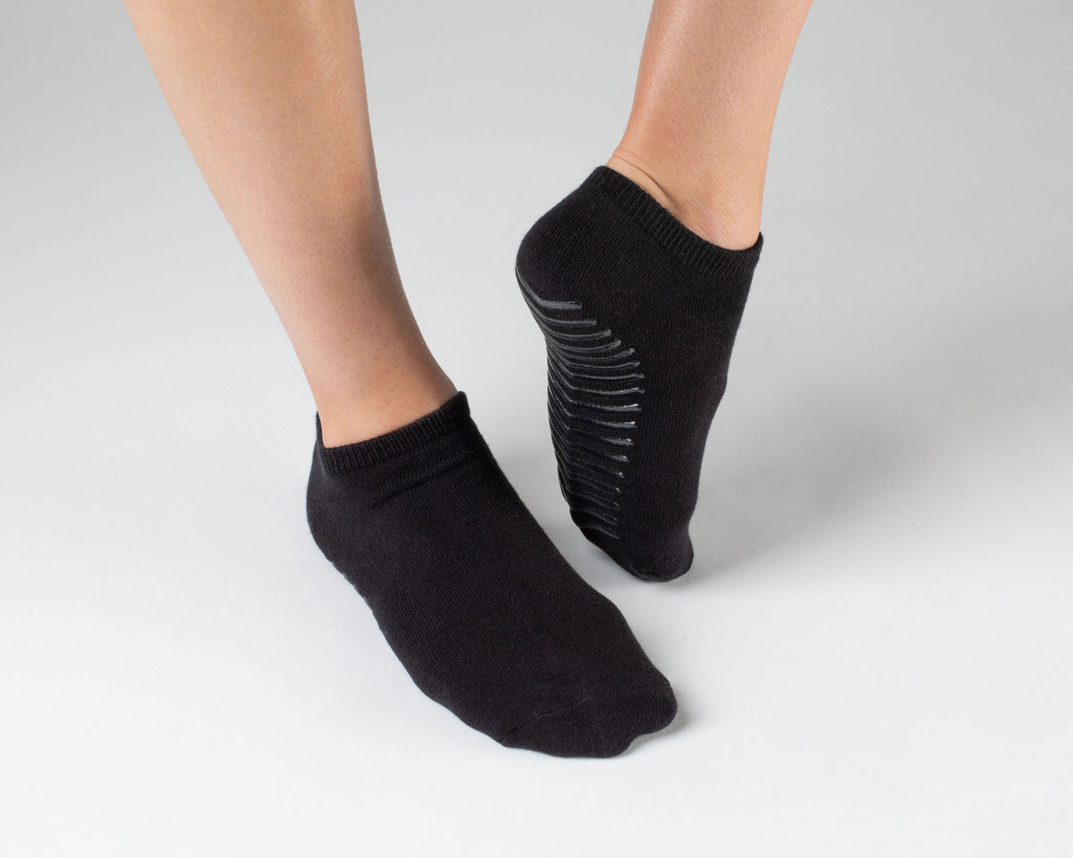 Men&#39;s Dark Grey Low Cut Ankle Non Skid Socks - 3 pairs - Gripjoy Socks